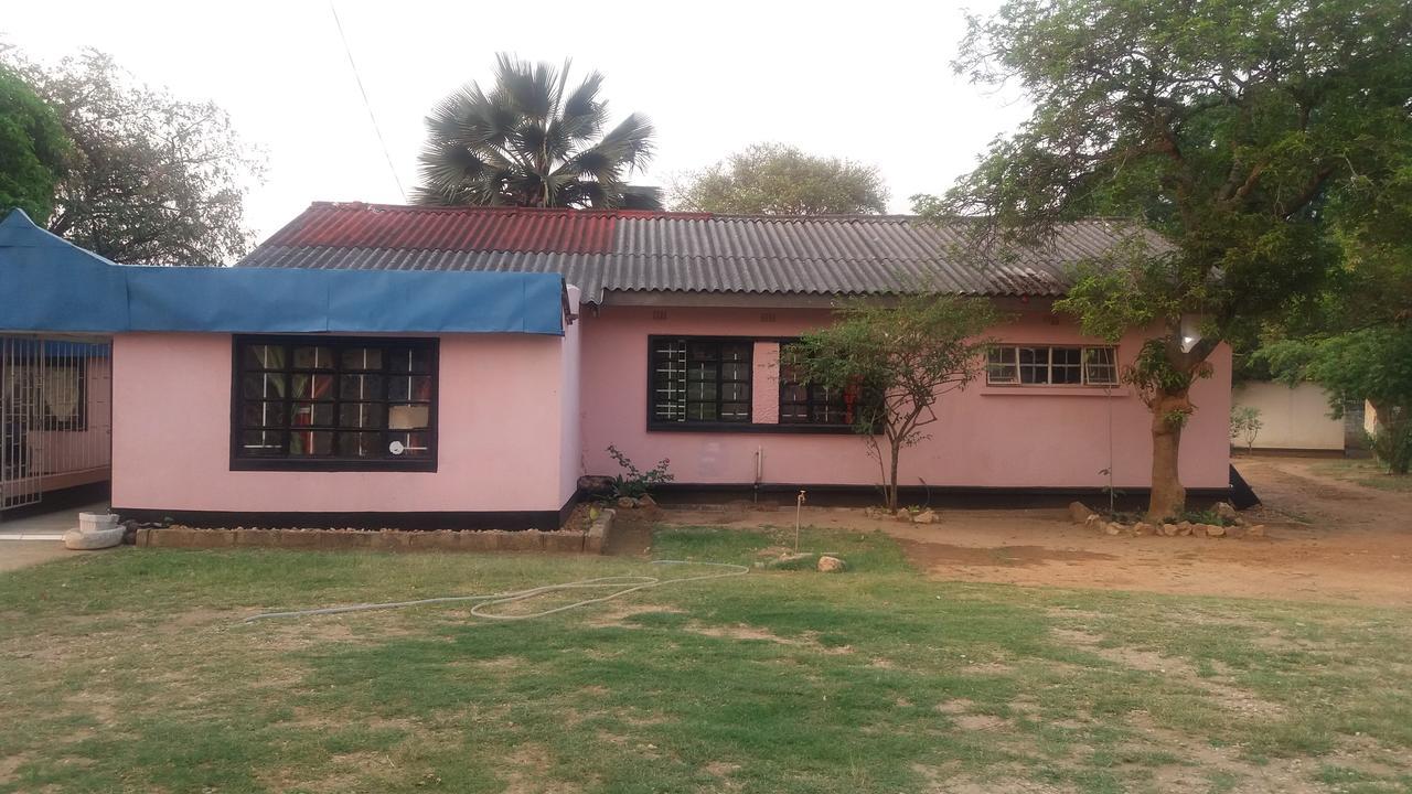 Ostello Kumunzi Backpackers Lusaka Esterno foto